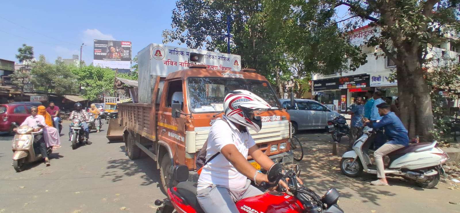 फूटपाथ आता पादचाऱ्यांचेच! नाशिक महापालिकेची ‘FOOTPATH FIRST’ धडक मोहीम; अतिक्रमणांवर हातोडा
