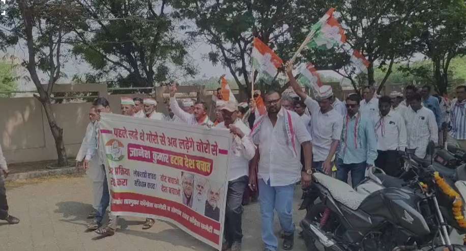 मुख्य निवडणूक आयुक्त ज्ञानेश कुमार यांच्या बडतर्फीची मागणी; शेगावमध्ये काँग्रेसचे आंदोलन