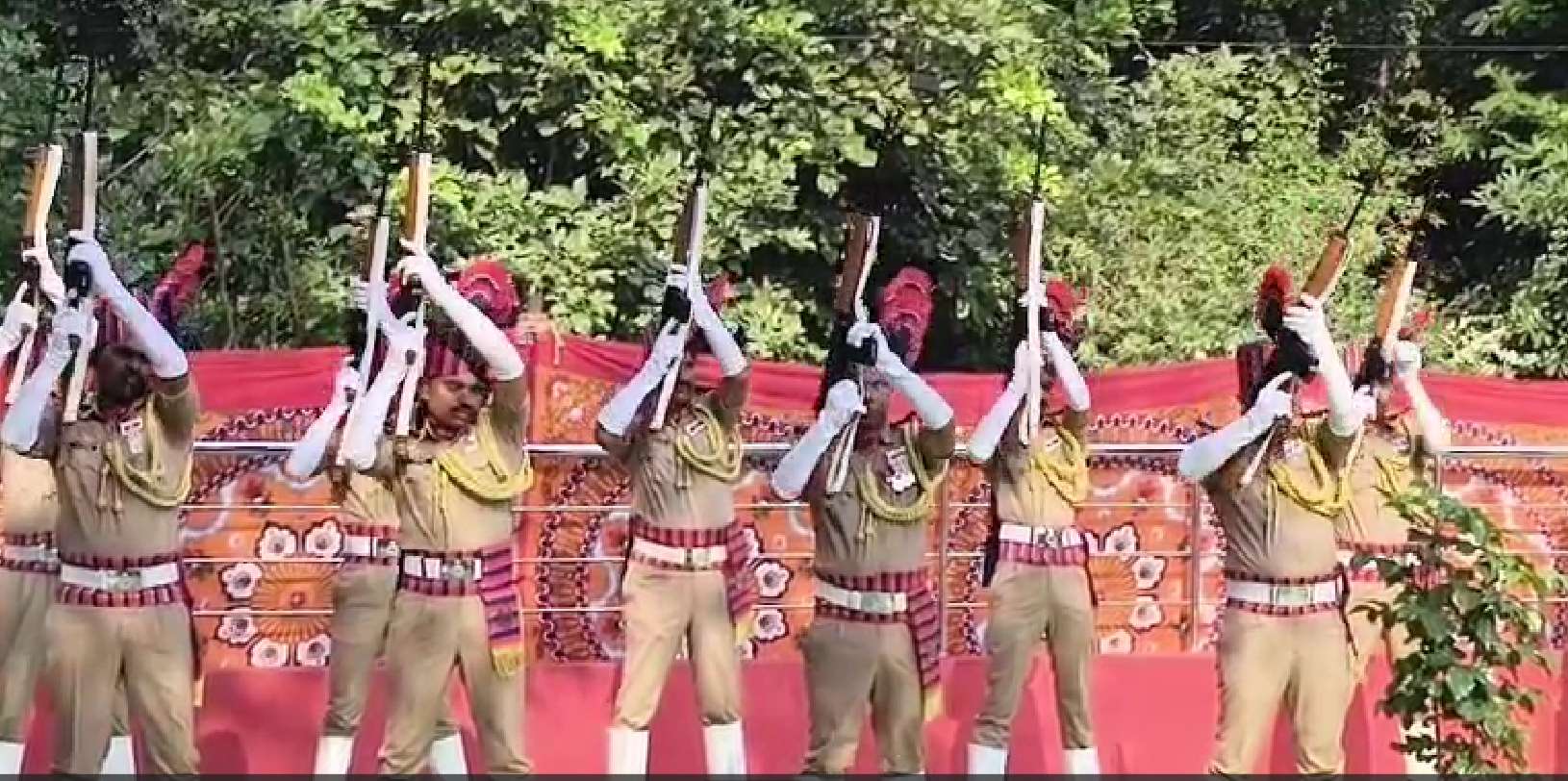 चंद्रपुरात पोलीस स्मृतिदिनी हुतात्म्यांना अभिवादन; शहीद जवानांच्या कुटुंबीयांचा सन्मान