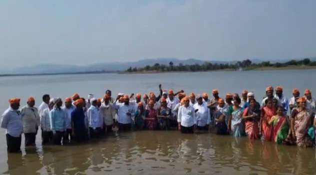 अमरावतीच्या वरुडमध्ये शेतकऱ्यांचे जलसमाधी आंदोलन; अनुदानासाठी मंत्रालयात बैठक
