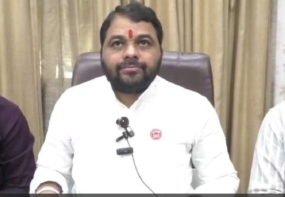 शेतकरी चंद्रकांत शिंदे यांच्या कुटुंबाला ५० लाखांची मदत द्या; पत्नीला सरकारी नोकरी द्या, रविकांत तुपकरांचा इशारा