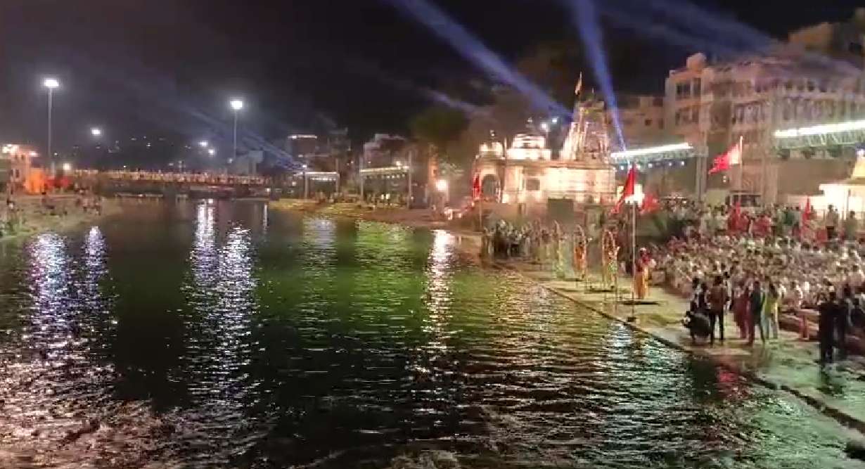 नाशिकमध्ये ६ हजार ६५७ आदिवासी बांधवांच्या सहभागातून गोदाआरतीचा विश्वविक्रम