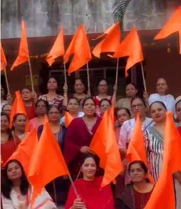 ‘हर घर भगवा’ मोहिमेला नाशिककरांचा प्रतिसाद;  ध्वजारोहण सोहळ्यापूर्वी शहर भगवमय